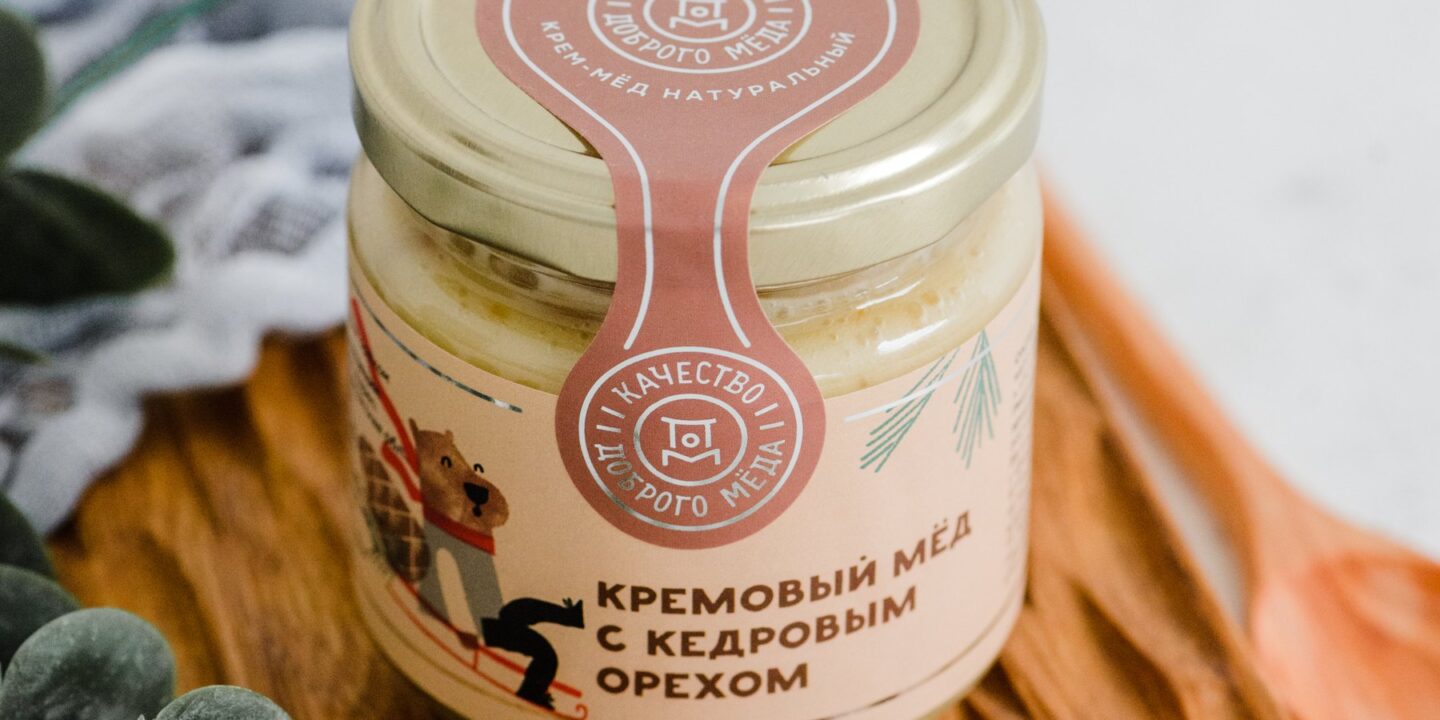 Банка крем-мёда с кедровым орехом «Добрый мёд» со знаком «Качество доброго мёда»